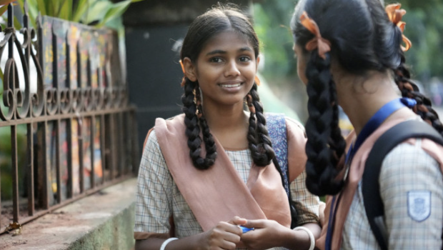 印度贫民窟15岁少女被美国影星发掘改变一生,凭笑容成模特儿 印度贫民窟15岁少女被美国影星发掘改变一生,凭笑容成模特儿