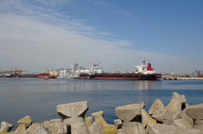 罗马尼亚黑海港口货船。 路透社