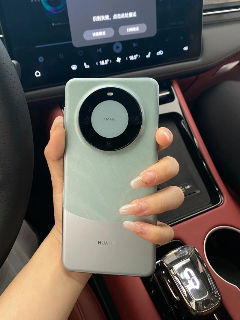 华为无预告推出超强国产芯片手机。 华为无预告推出超强国产芯片手机。