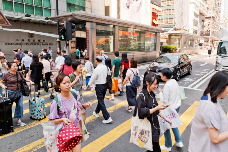 晨星最新统计显示，截至周一（18日），9月强积金平均回报暂跌1.19%，人均账户由7月份赚逾1万元，收窄至只有4,300元。