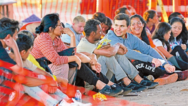 委内瑞拉过去十年陷入乱局后,至少已有730万人逃离家园,图为偷渡来美的无证移民。 委内瑞拉过去十年陷入乱局后,至少已有730万人逃离家园,图为偷渡来美的无证移民。