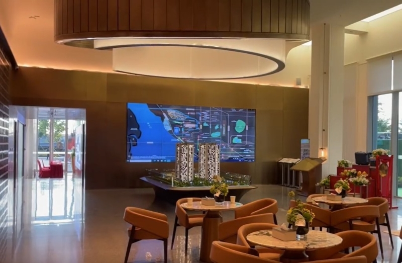 深圳某新楼盘的售楼处。影片截图 深圳某新楼盘的售楼处。影片截图