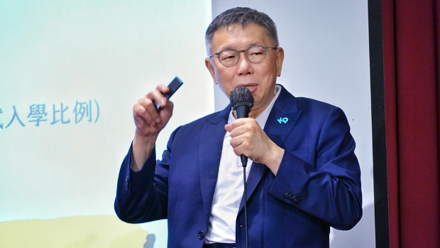 在野是否整合备受关注,民众党参选人柯文哲(图)喊出比民调 在野是否整合备受关注,民众党参选人柯文哲(图)喊出比民调