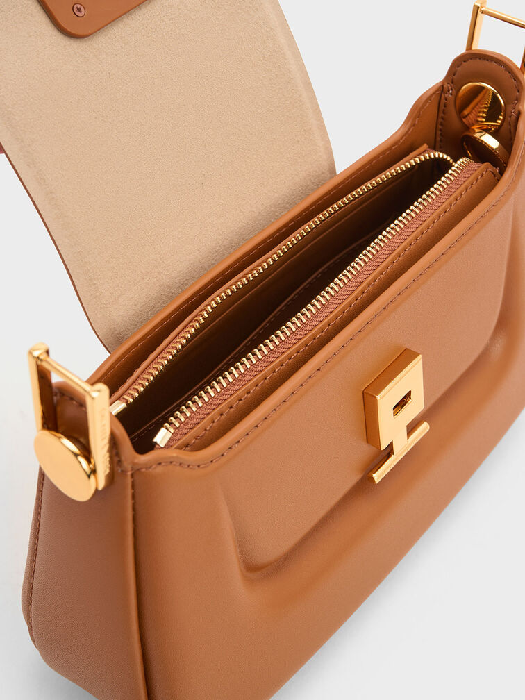 Koa方钒手袋、$669Charles & Keith,换上圆润立体外形设计另有白、紫、绿及黑色版本。 Koa方钒手袋、$669Charles & Keith,换上圆润立体外形设计另有白、紫、绿及黑色版本。