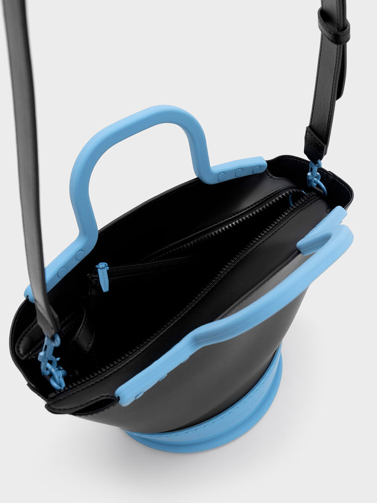 Fan扇形手提袋、$639、Charles & Keith,配搭可拆式调节肩带,附可拆式小收纳袋。 Fan扇形手提袋、$639、Charles & Keith,配搭可拆式调节肩带,附可拆式小收纳袋。