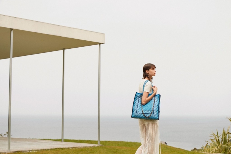 Atelier系列大型号Chain Quilt Bag、$2,680、LeSportsac。 Atelier系列大型号Chain Quilt Bag、$2,680、LeSportsac。