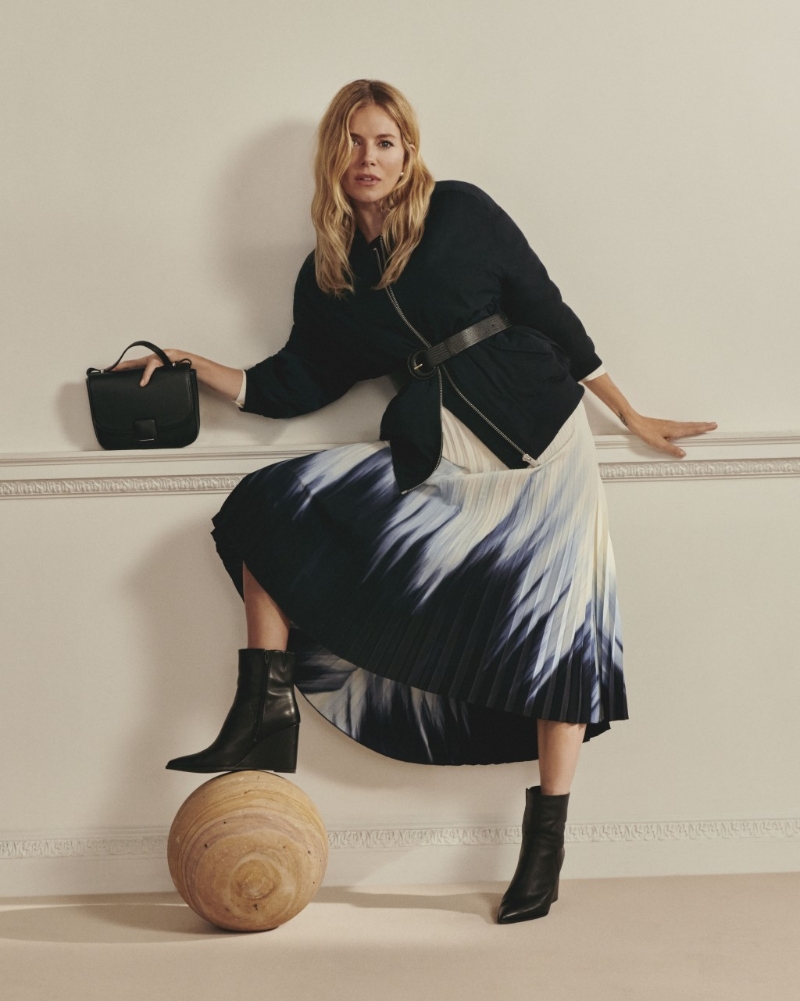 英国影星Sienna Miller型格演绎全新人造皮革斜揹手袋、$449、Marks & Spencer。 英国影星Sienna Miller型格演绎全新人造皮革斜揹手袋、$449、Marks & Spencer。