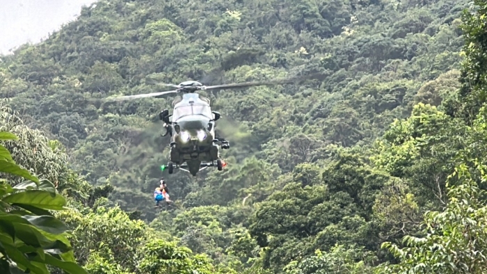 曾宪哲由直升机送院