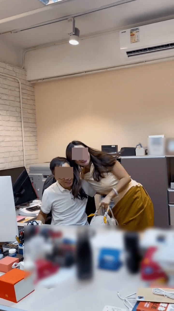 内地妻到办公室找丈夫,两人大晒恩爱。 内地妻到办公室找丈夫,两人大晒恩爱。