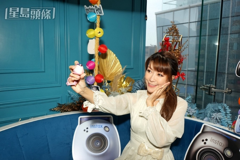 超广角镜头加上机身迷你,基本任何角度都可灵活取或自拍。 超广角镜头加上机身迷你,基本任何角度都可灵活取或自拍。