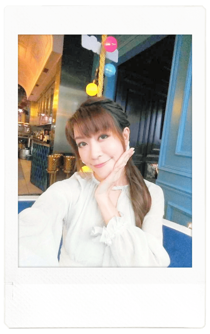 INSTAX Pal的相片储存到手机后,可以随时分享至社交平台。 INSTAX Pal的相片储存到手机后,可以随时分享至社交平台。