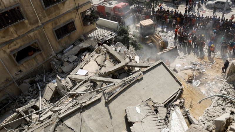 汗尤尼斯住宅建筑被空袭击中。
