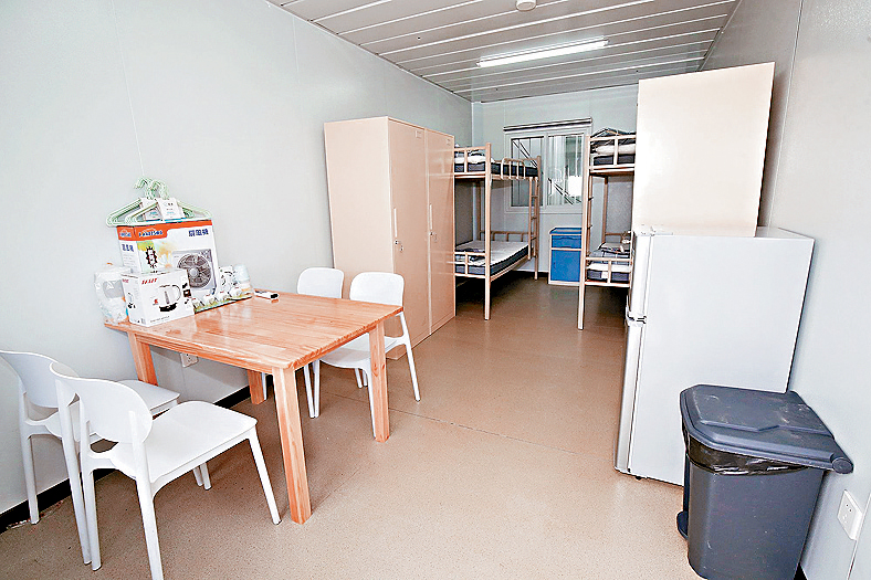 房间内禁止吸烟、进行明火烹饪和装置高功率电器。 房间内禁止吸烟、进行明火烹饪和装置高功率电器。