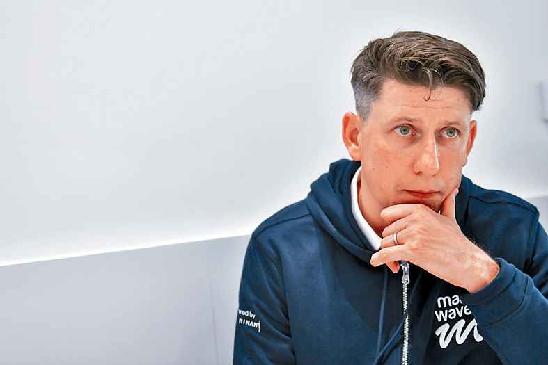 来自英国的 Simon Holliday成立“Splash”, 希望所有人都有平等机会享受水的乐趣。 来自英国的 Simon Holliday成立“Splash”, 希望所有人都有平等机会享受水的乐趣。