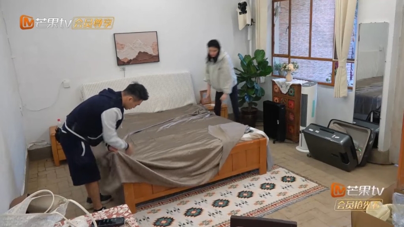 何猷君在节目上曾说：“小孩需要的东西，肯定是不会有一毫米是漏掉的。”