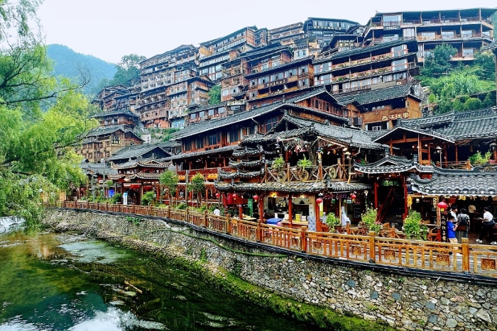 楼主:当地苗族的祖先,可追溯到五千多年前。 楼主:当地苗族的祖先,可追溯到五千多年前。