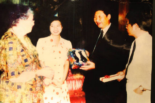 1992年，时任福州市委书记习近平访问美国。 人民网