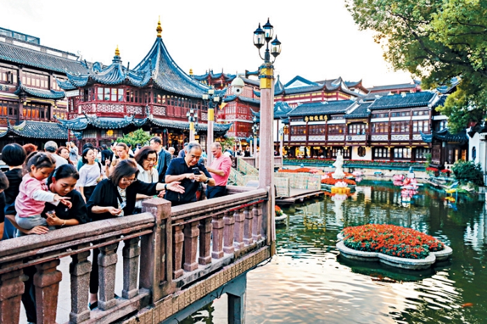 港府锐意弘扬中华文化,专家建议从政策、教育和推广等方面入手。 港府锐意弘扬中华文化,专家建议从政策、教育和推广等方面入手。