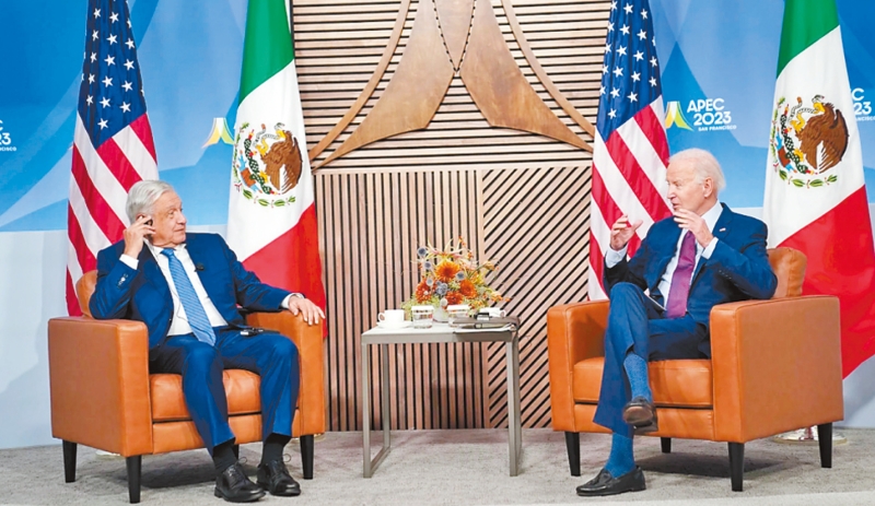 总统拜登出席APEC会议期间与墨西哥总统洛佩斯见面,承诺两国合作制止芬太尼流入美国,并控制取道墨国赴美的无证移民。 美联社 总统拜登出席APEC会议期间与墨西哥总统洛佩斯见面,承诺两国合作制止芬太尼流入美国,并控制取道墨国赴美的无证移民。 美联社