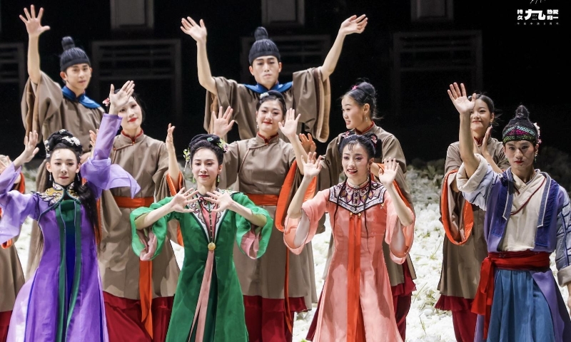 舞剧《红楼梦》演出现场 珠海华发中演大剧院供图 舞剧《红楼梦》演出现场 珠海华发中演大剧院供图