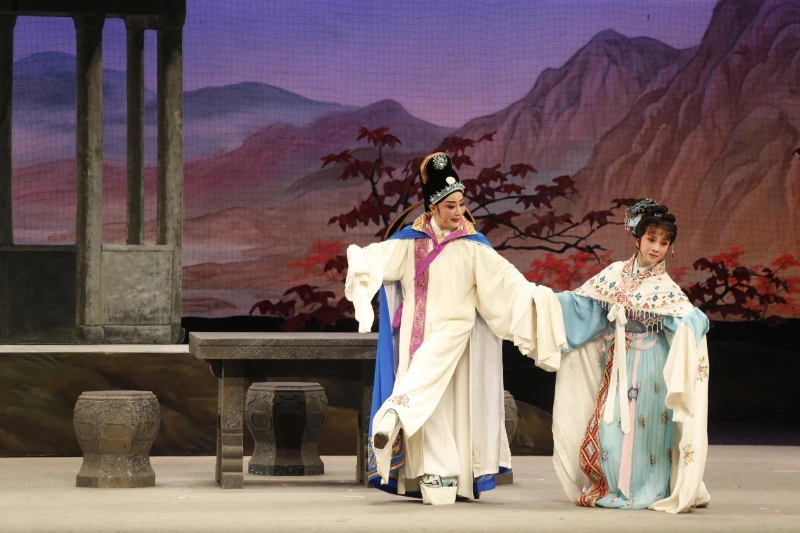 越剧《西厢记》演出 珠海华发中演大剧院供图 越剧《西厢记》演出 珠海华发中演大剧院供图