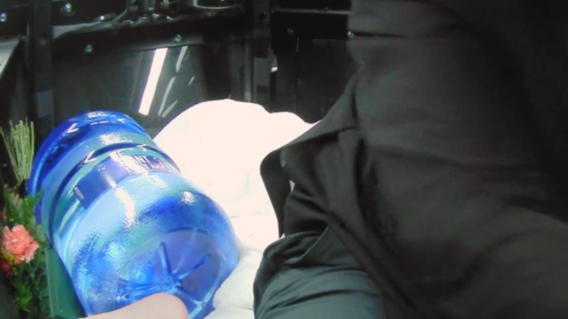 MrBeast准备了5加仑的水。 Youtube MrBeast准备了5加仑的水。 Youtube