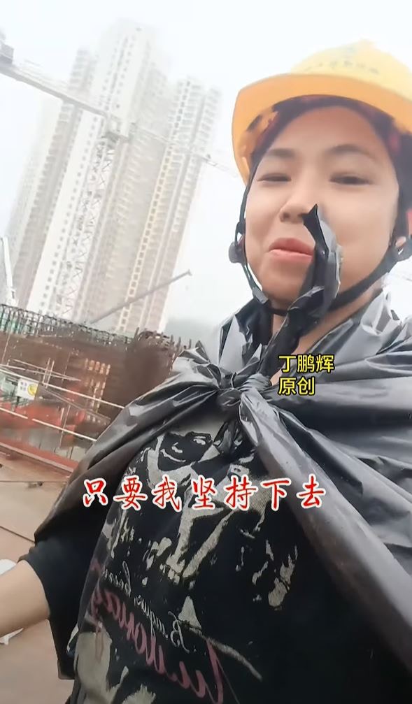 陈仙玲一直坚持,目前已经从事扎铁工人9年。 陈仙玲一直坚持,目前已经从事扎铁工人9年。