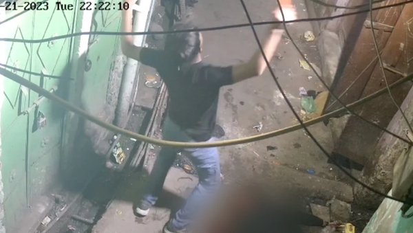 印度少年杀人还在尸体边跳舞。 印度少年杀人还在尸体边跳舞。