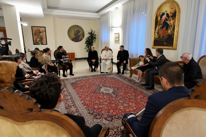 教宗和以色列人质家属见面。