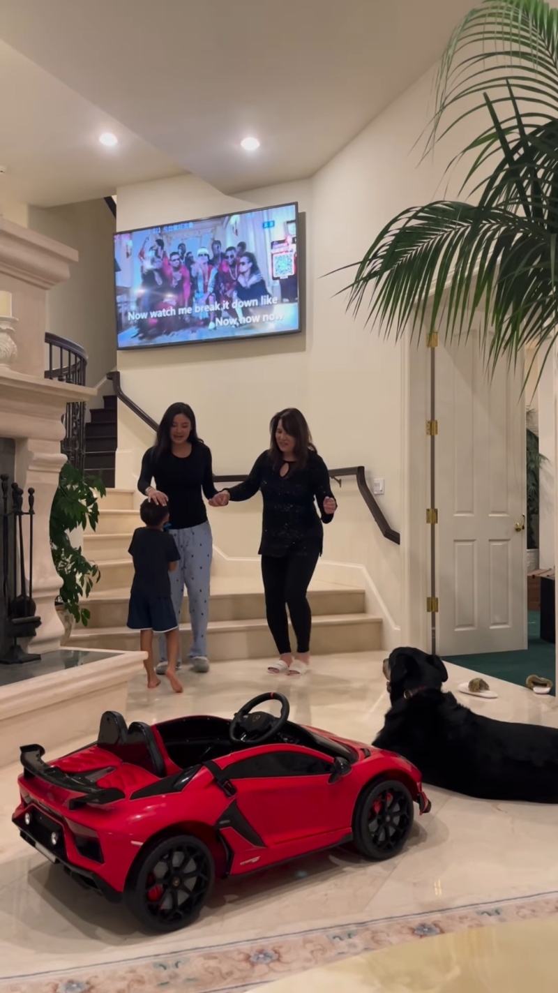 乐基儿三代同堂。 乐基儿三代同堂。