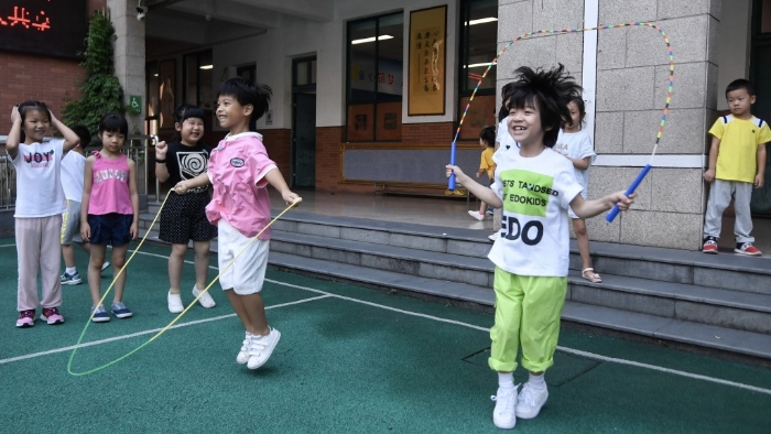 跳绳的长度、粗度，手柄的直径、重量，给成人用和给孩子用有不同的要求。
