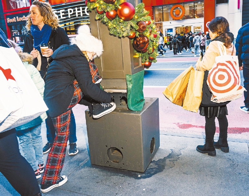 不少民众慨叹今年黑五购物不算太便宜。 Jutharat Pinyodoonyacht 纽约时报 不少民众慨叹今年黑五购物不算太便宜。 Jutharat Pinyodoonyacht 纽约时报