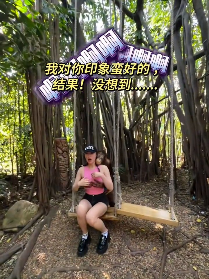 没想到突然被胸袭。 没想到突然被胸袭。