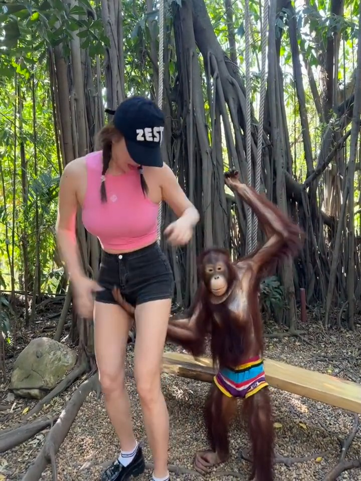 一手拍到重要部位! 一手拍到重要部位!