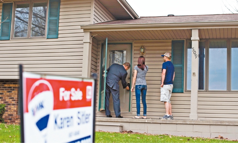 全国房地产经纪人协会说,新冠疫情期间不少民众失去原有工作,成为经纪,单在2020至2021年入行的人,便达到破纪录的15.6万人。 法新社 全国房地产经纪人协会说,新冠疫情期间不少民众失去原有工作,成为经纪,单在2020至2021年入行的人,便达到破纪录的15.6万人。 法新社