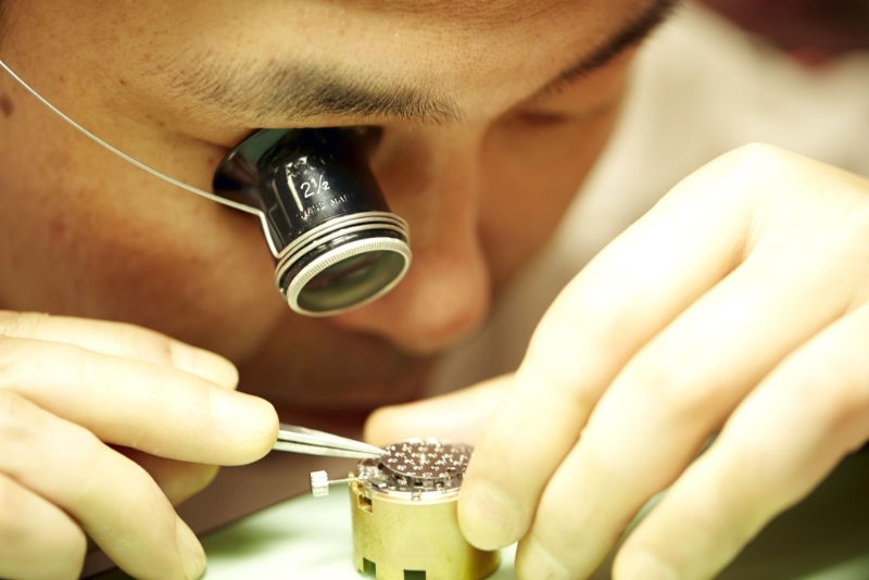 荣获Gold Master大赏的当代工艺大师伊藤勉,用心制造Grand Seiko机械表作品。 荣获Gold Master大赏的当代工艺大师伊藤勉,用心制造Grand Seiko机械表作品。