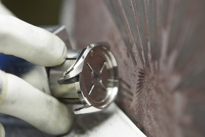 独特的Hairline打磨工序。 独特的Hairline打磨工序。