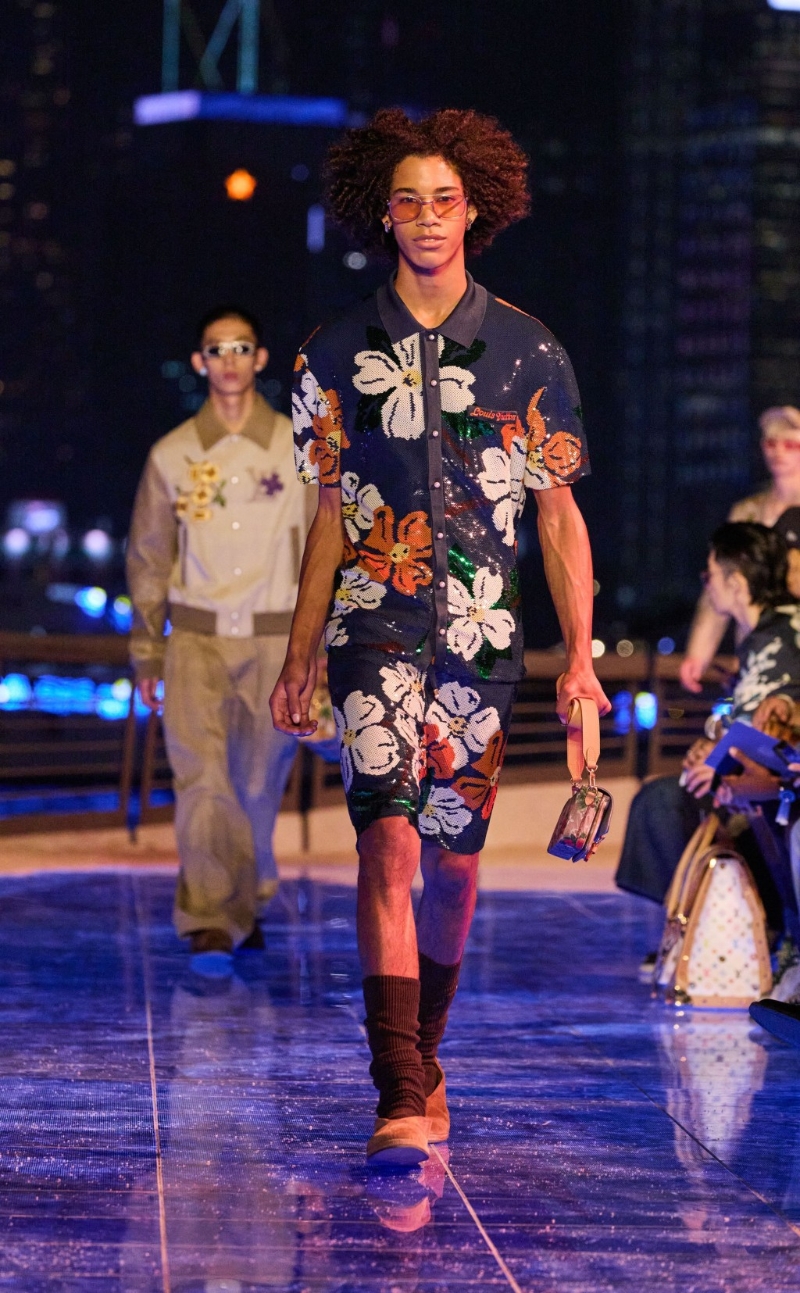 谁说男士不适合穿花花与珠片,出席Beach Party正是理想战衣。 谁说男士不适合穿花花与珠片,出席Beach Party正是理想战衣。