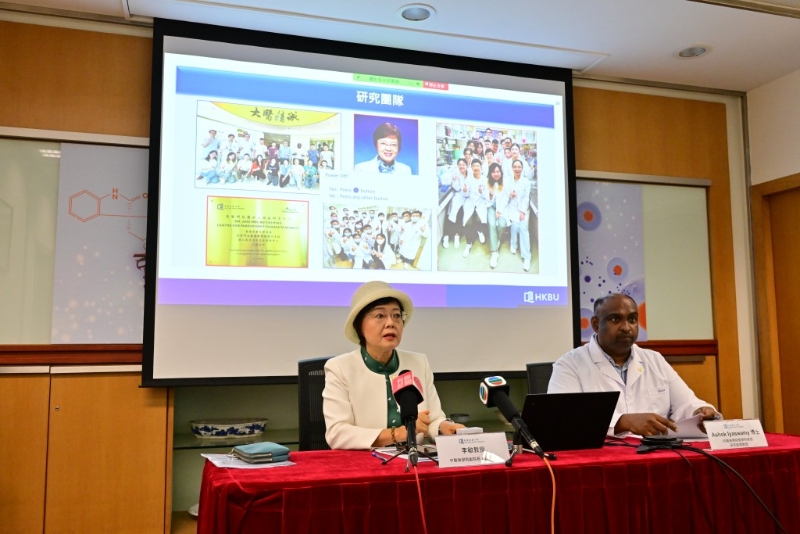 浸大团队从中草药「钏藤」中,提取生物活性化合物「柯诺辛碱-B」。 浸大团队从中草药「钏藤」中,提取生物活性化合物「柯诺辛碱-B」。