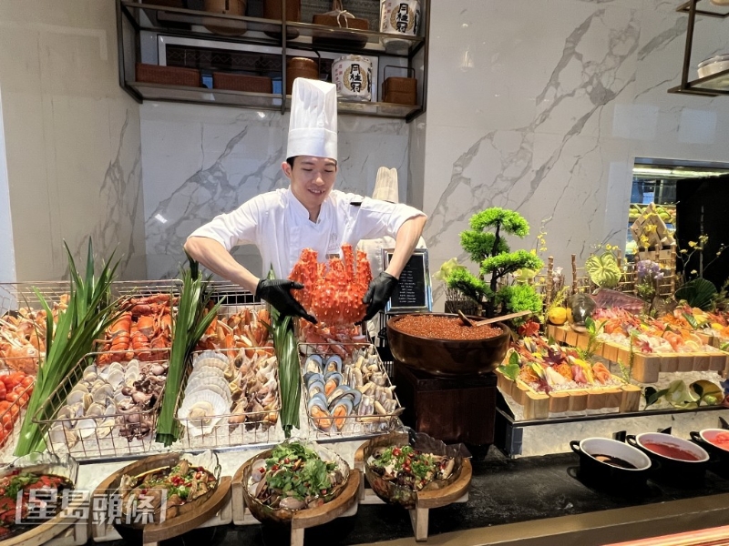 每晚有十多款海鲜冷盘、刺身,相当吸引。 每晚有十多款海鲜冷盘、刺身,相当吸引。