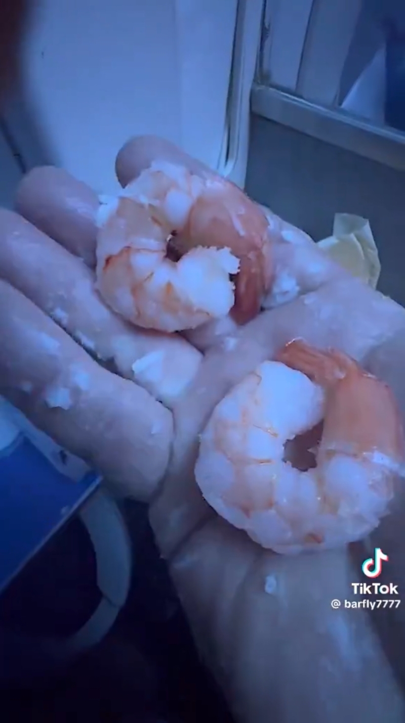 再放入刚才弄好的虾,完成。TikTok 再放入刚才弄好的虾,完成。TikTok