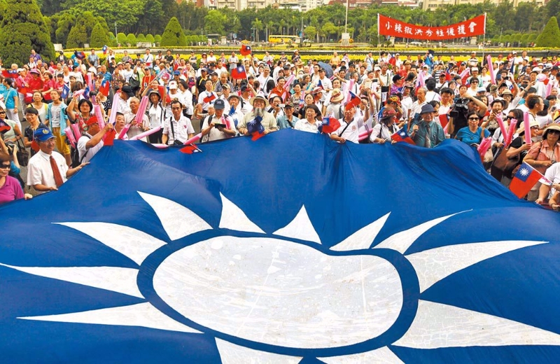 前“立委”沈富雄11日表示,侯友宜应该把气势拉上来,就中彰投以北,像国民党以前一样优势的时候,该赢的都赢,你就过了。 图为国民党选举造势活动。 前“立委”沈富雄11日表示,侯友宜应该把气势拉上来,就中彰投以北,像国民党以前一样优势的时候,该赢的都赢,你就过了。 图为国民党选举造势活动。