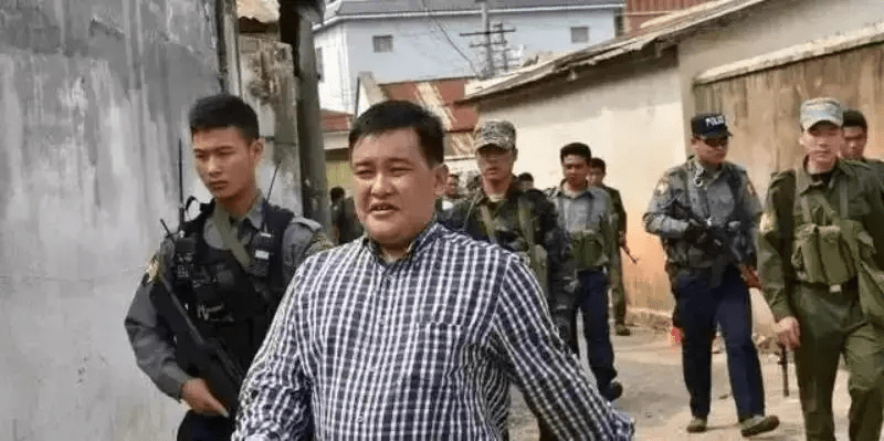 白家大儿子白应能。 白家大儿子白应能。