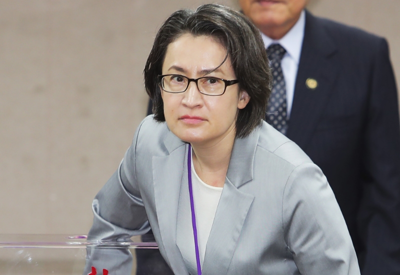 国民党再攻民进党副领导人候选人萧美琴国籍争议,赖清德竞总办公室发言人陈世凯11日再次强调,萧美琴已多次向外界澄清,自己从未放弃过台湾籍,早在2002年宣誓就任“立委”时,就已取得户籍与身分证。 国民党再攻民进党副领导人候选人萧美琴国籍争议,赖清德竞总办公室发言人陈世凯11日再次强调,萧美琴已多次向外界澄清,自己从未放弃过台湾籍,早在2002年宣誓就任“立委”时,就已取得户籍与身分证。