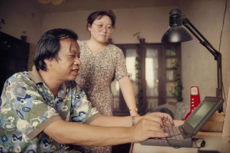 王小波与妻子李银河。 网络图片 王小波与妻子李银河。 网络图片