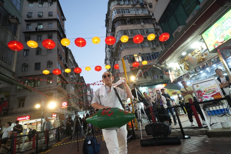 David售卖香港特色“飞机榄”