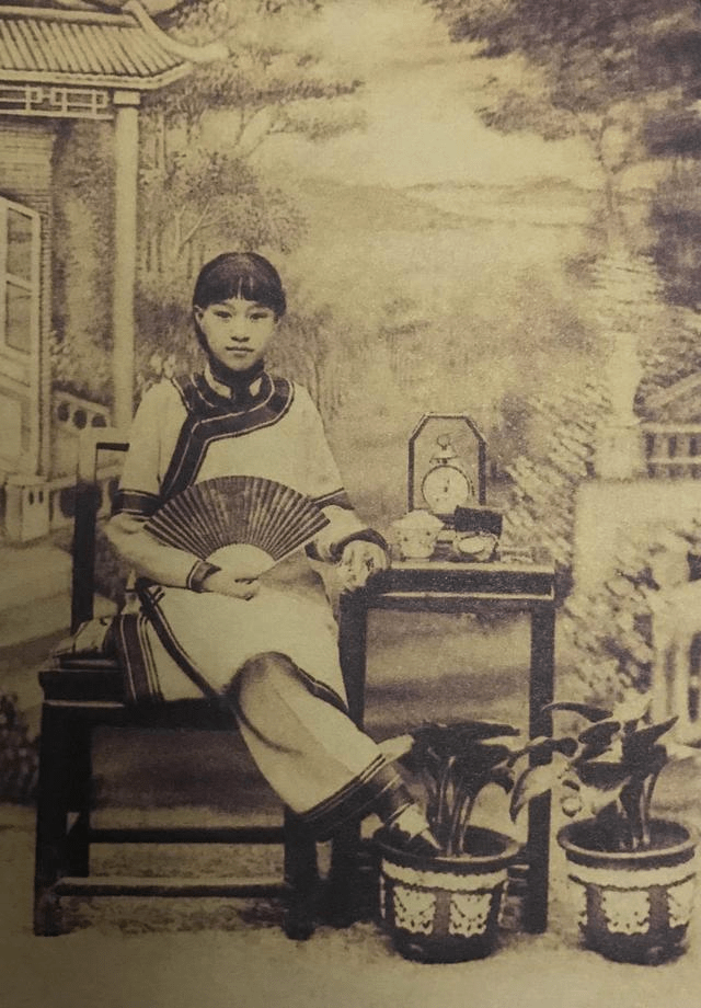 巅峰时期杨翠喜身价12000金。 巅峰时期杨翠喜身价12000金。