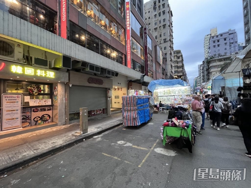 “女人街”第4段是“吉档”重灾区,图中有近8个摊档停业。 “女人街”第4段是“吉档”重灾区,图中有近8个摊档停业。