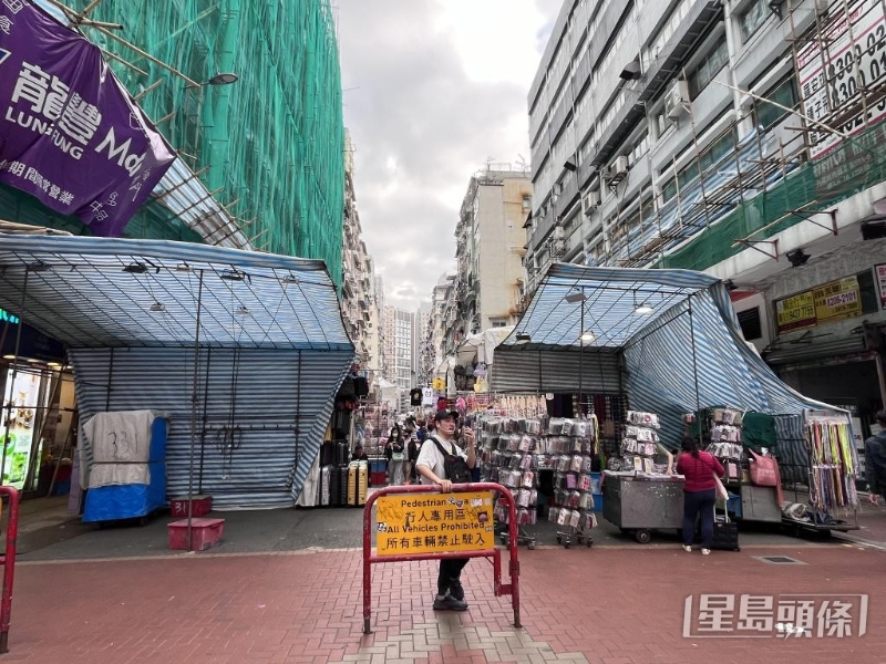 位于山东街街口黄金位置的摊档(左)亦暂时停业。 位于山东街街口黄金位置的摊档(左)亦暂时停业。