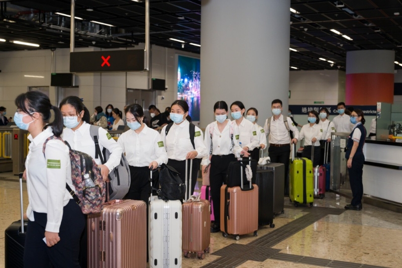 图为大湾区医疗人才交流计划第一期内地医护到港、